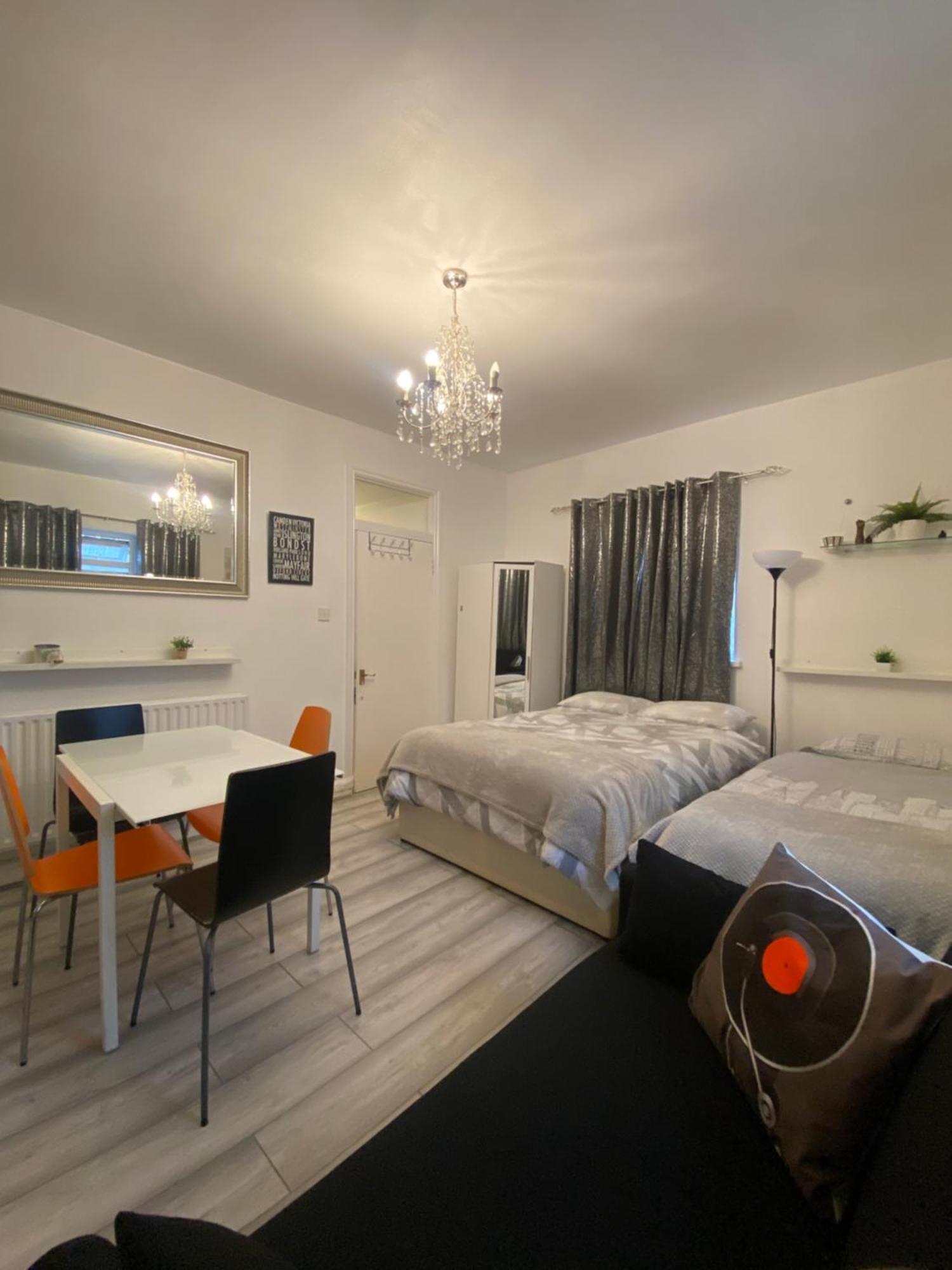 Da Giuseppe London Apartment Exterior photo